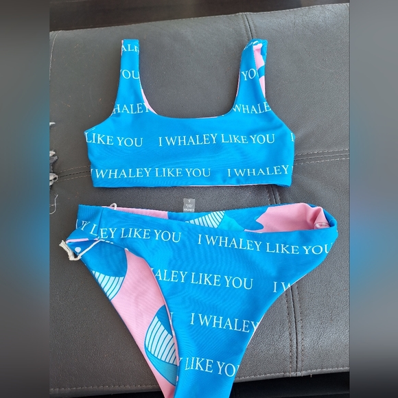 Bikini - Picture 2 of 2